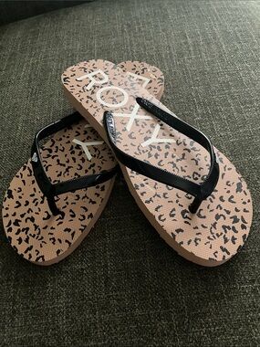 Roxy Pink Leopard-Print Flip Flops with Black Straps